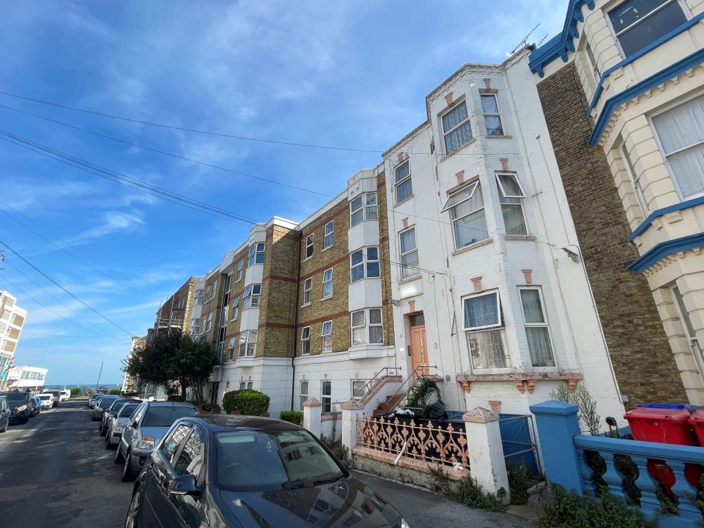 Lot: 71 - FREEHOLD BLOCK OF FLATS FOR INVESTMENT - View towards sea